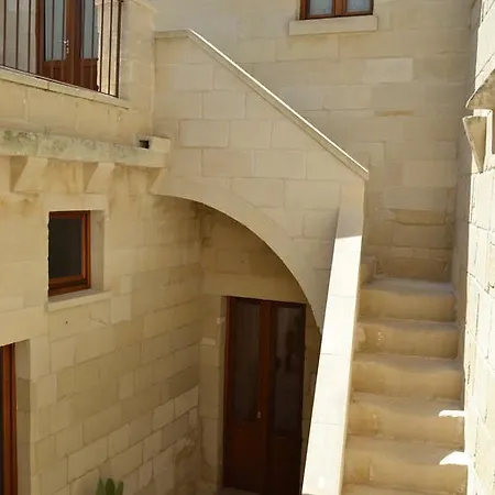 Konukevi Corte Kalinora